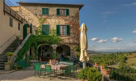 chianti wine   tuscany    travel bliss