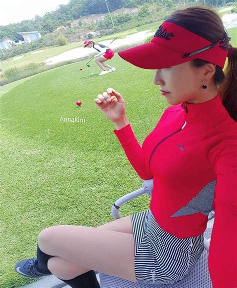 pin on women golfers