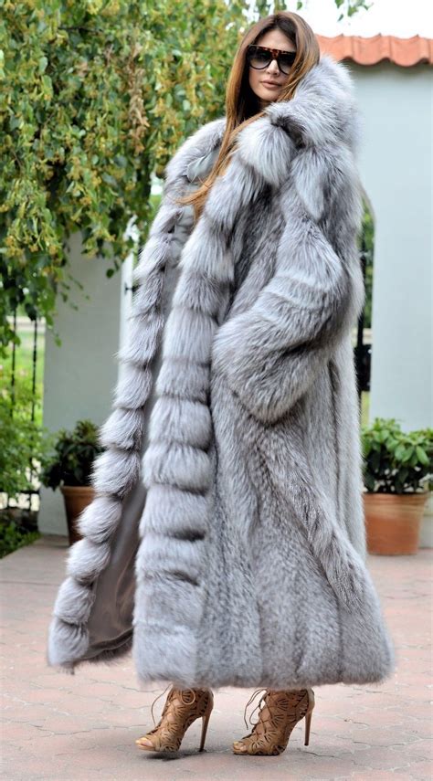 Pin Tillagd Av T S På Elegant Women In Furs Pinterest