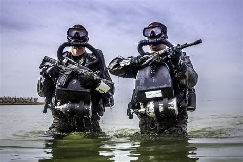potd marine corps combat diving supervisors   japan