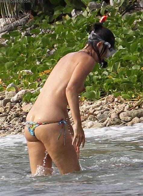 model paulina porizkova nude tits on the beach scandal planet