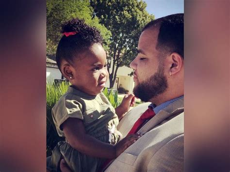 texas dad and 2 year old daughter bond while washing her hair abc news