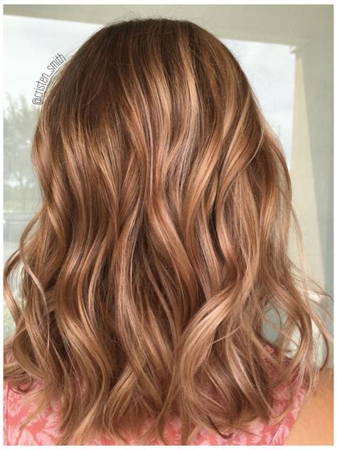 Le sue sfumature luminose donano volume e . Autunno Inverno 2021-2022: tutti i colori che andranno di moda il