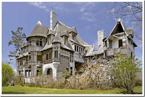 Top 10 Haunted Homes For Sale Happy Halloween From