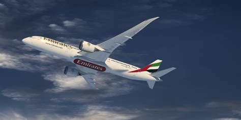 boeing wins bn  dreamliner order  emirates aerospace manufacturing