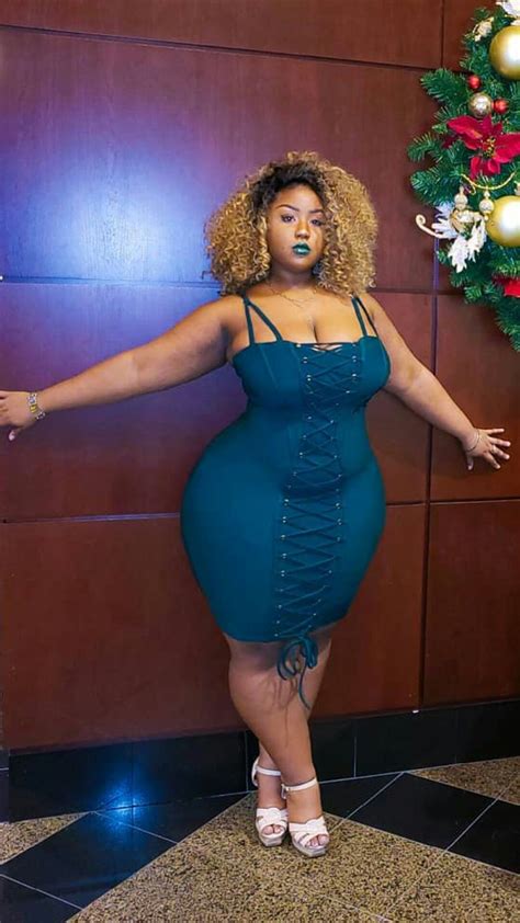 thick dame thighs and massive booty curvy women fashion
