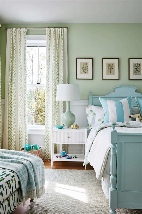mint green bedroom walls