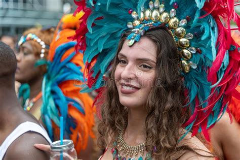 de zomer van carnaval  van rotterdam parade redactionele afbeelding image  dans kostuum