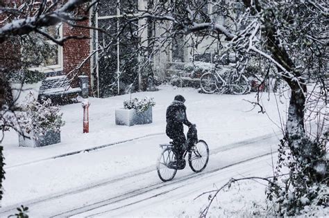 tips om feilloos door de sneeuw te fietsen vab magazine