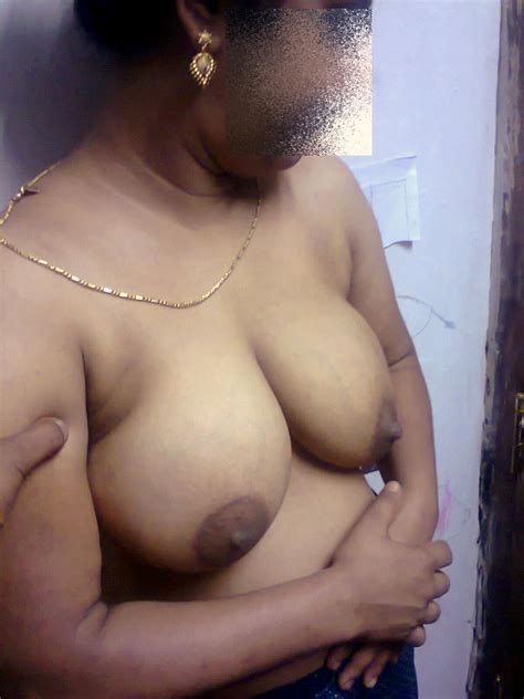 sexy desi indian bhabhi big boobs nude pics