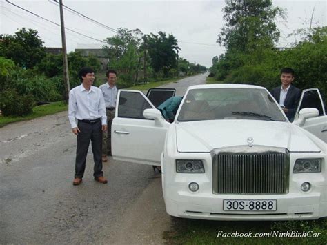 rolls royce phantom replica spotted  vietnam carsfresh