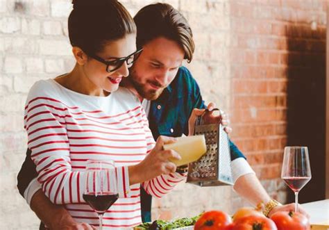 couples who cook together stay together says science