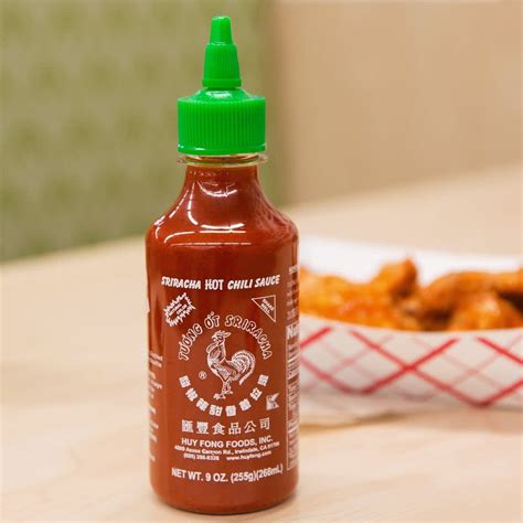 024463062801 Sriracha Hot Chiii 9oz