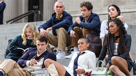 gossip girl reboot reveals names and details of new characters