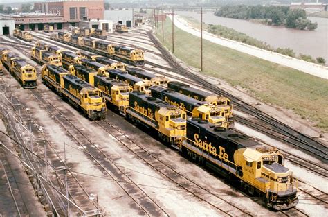 railroad yards efficiently organizing freight trains