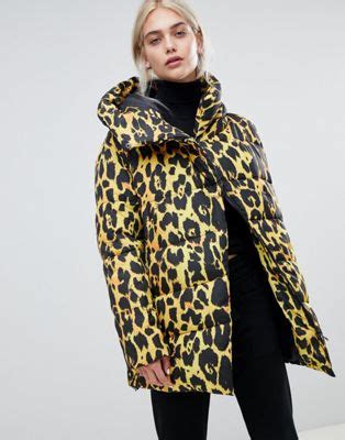 asos design lange gewatteerde jas met luipaardprint asos