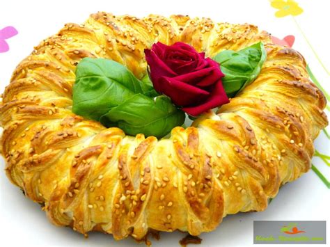 blaetterteig kranz mit lachs und fenchel gefuellt herzhaft