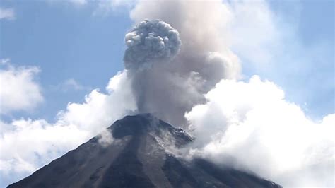 arenal volcano eruption  day time youtube
