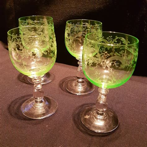 Set Of 4 Green Etched Wine Glasses Vintage Stemware Vintage Wine