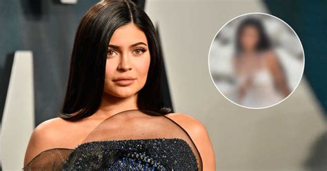 Kylie Jenner Flaunts Her Side Bo B In A Nu E See Through Dress And It’s