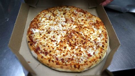 dominos vil abne  pizzeriaer  danmark vores brand er meget skadet dominos pizza