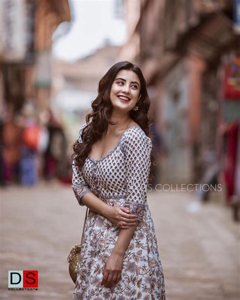 Niti Shah Lookbook Style And Fashion Trending Net Nepal