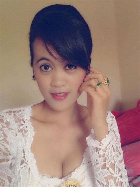 photo montok foto model seksi emma kurnia sweet smile indonesian linda si montok lindamontok