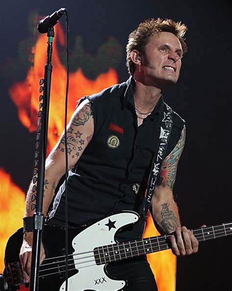 mike dirnt images  pinterest greenday american idiot  gd