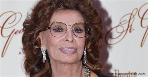 84 year old sophia loren makes a rare appearance in a blue costume and
