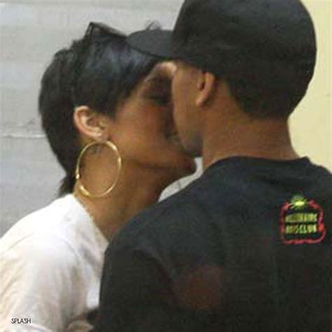Chris Brown And Rihanna Kissing In Miami