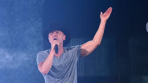 Kenny Chesney Calls Cop To Apologize For Saying He Had Died