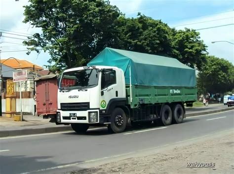 wujud truck isuzu giga sebelum resmi dipasarkan  indonesia