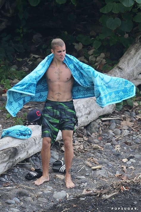 Justin Bieber Shirtless Pictures In Hawaii August 2016