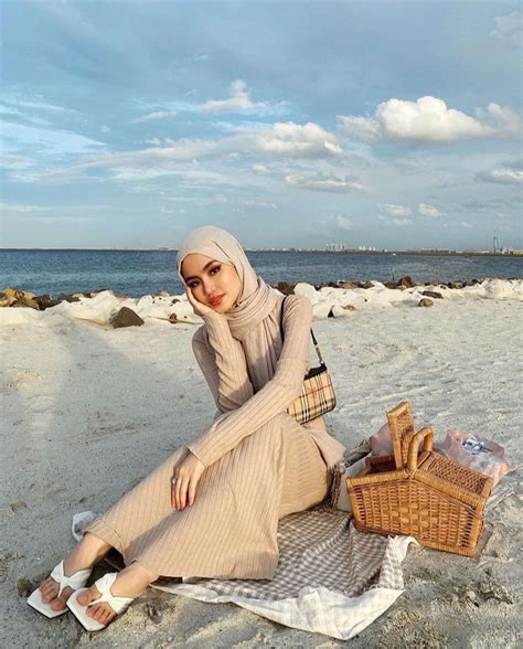 Outfit Ke Pantai Hijab Simple Hijabers Wajib Tau Laman 2 Dari 2
