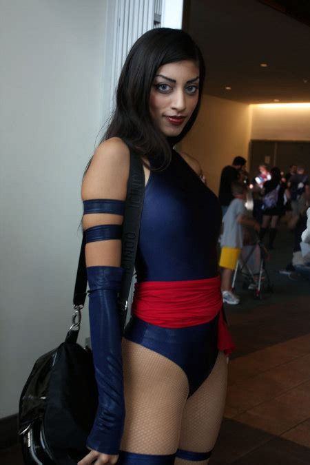 the erotic traveler sexy girls of comiccon part 3