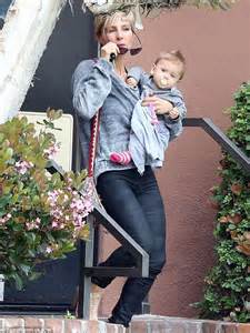 Elsa Pataky Shows Off Her Slim Pins In Indigo Skinny Jeans As She Runs
