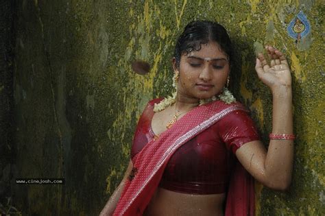 konjum mainakkale tamil movie spicy stills photo 33 of 45