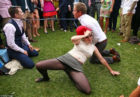Melbourne Cup 2015 Revellers Get Into The Spirit For Australia S