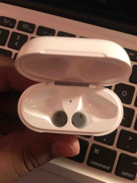 airpods automatically disconnect   screeching noise