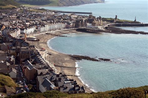 aberystwyth town council votes   welsh independence