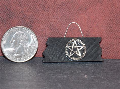 Dollhouse Miniature Witch Halloween Pentagram Sign 1 12 Scal B292