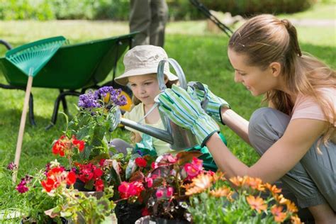 Beneficios De La Jardinería En Los Niños Padres
