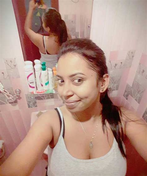 sexy marathi aunty ki big boobs aur chut ki nangi selfies