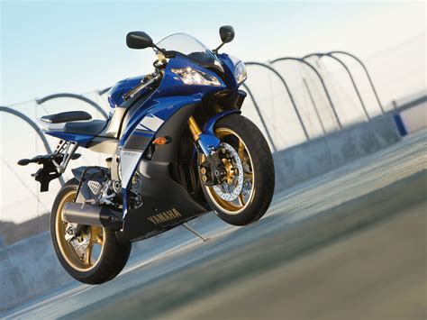 yzf  motorcycle pictures review  specifications  yamaha