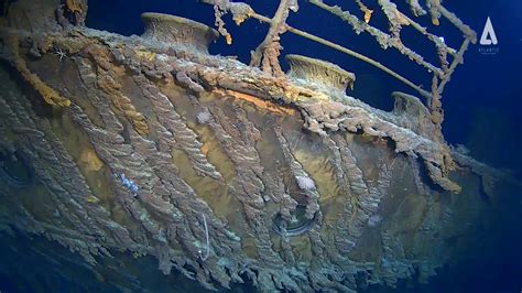triton submarine  sebastian documents titanic wreckage