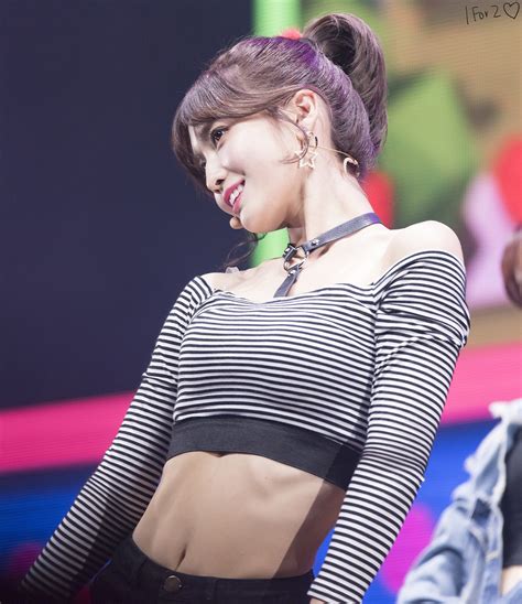 momo exposed her jaw dropping abs in recent performance