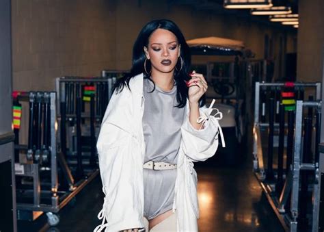 rihanna sells out first anti world tour concert and slays on
