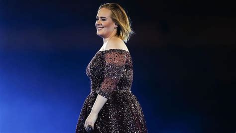 Adele Flaunts New Look In Glamorous Holiday Photos And Fans Are Going