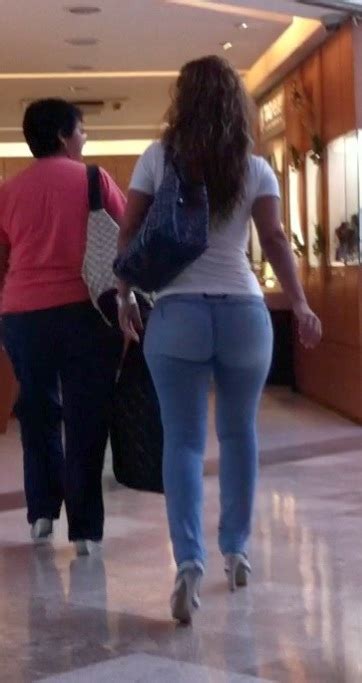 Perfect Bubble Butt In Jeans Candid