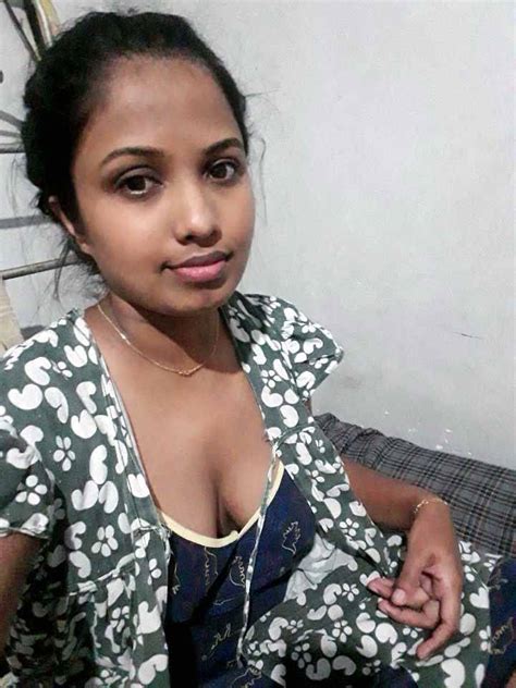 Busty Sri Lankan Horny Girl Big Boobs Selfie Pic Femalemms